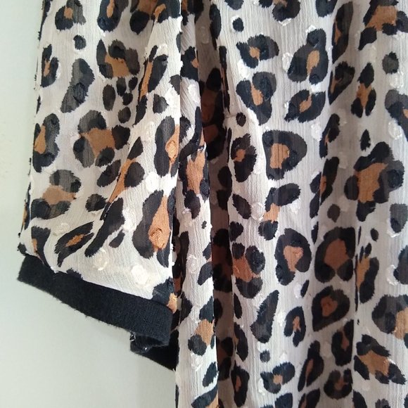 a.n.d ea wy Animal Print Puff Sleeve Round Neck Polyester Sheer Top Size Small - Picture 6 of 10
